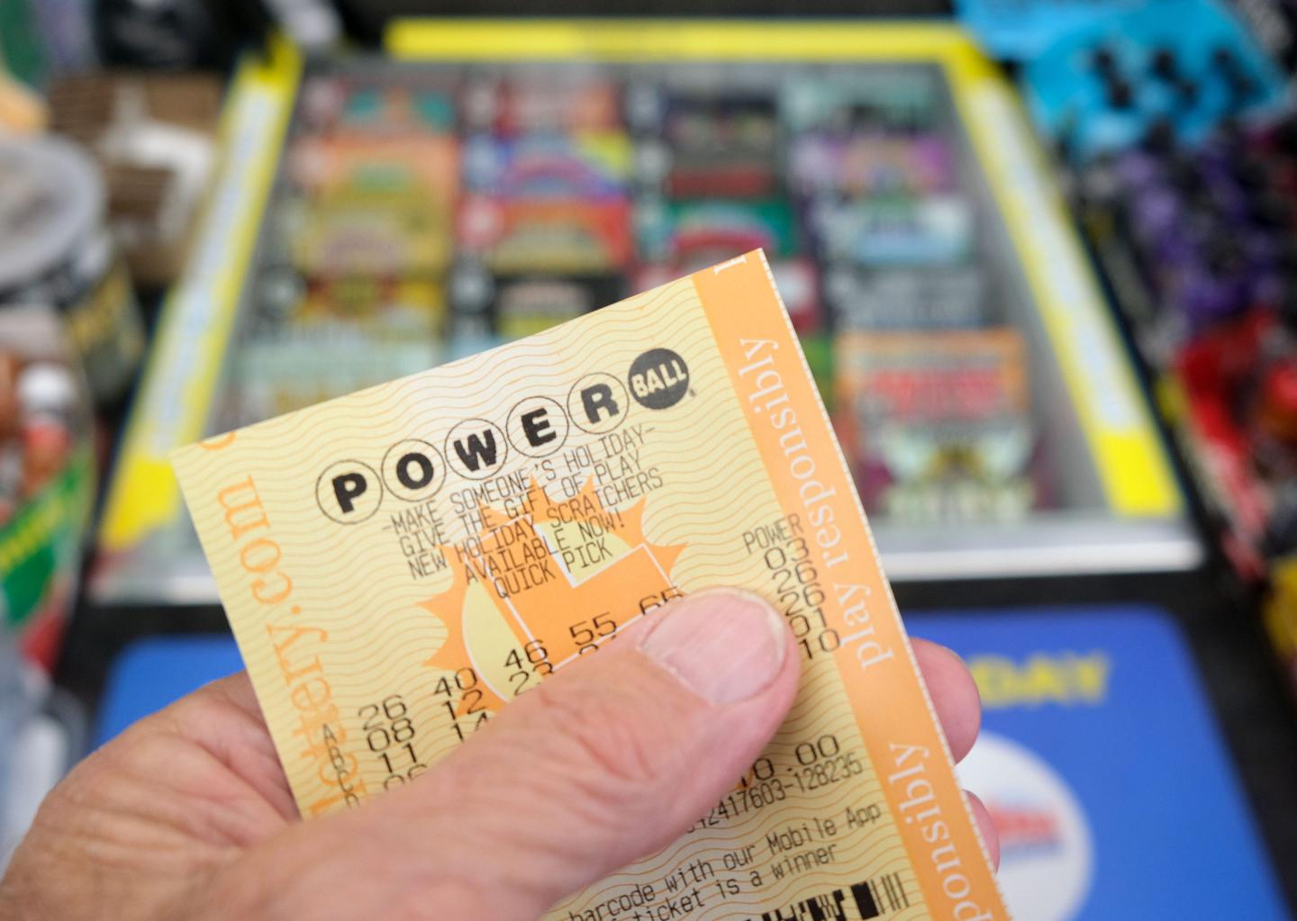 Record $2 billion Powerball ticket sold at Altadena gas station