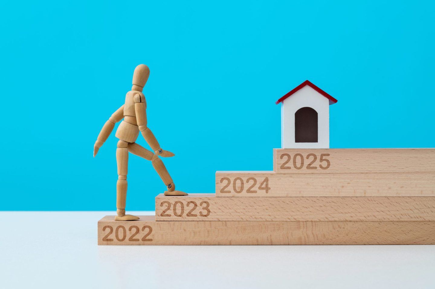 The average 30-year fixed mortgage rate will fall to 4.00% by 2025, predicts Morningstar.