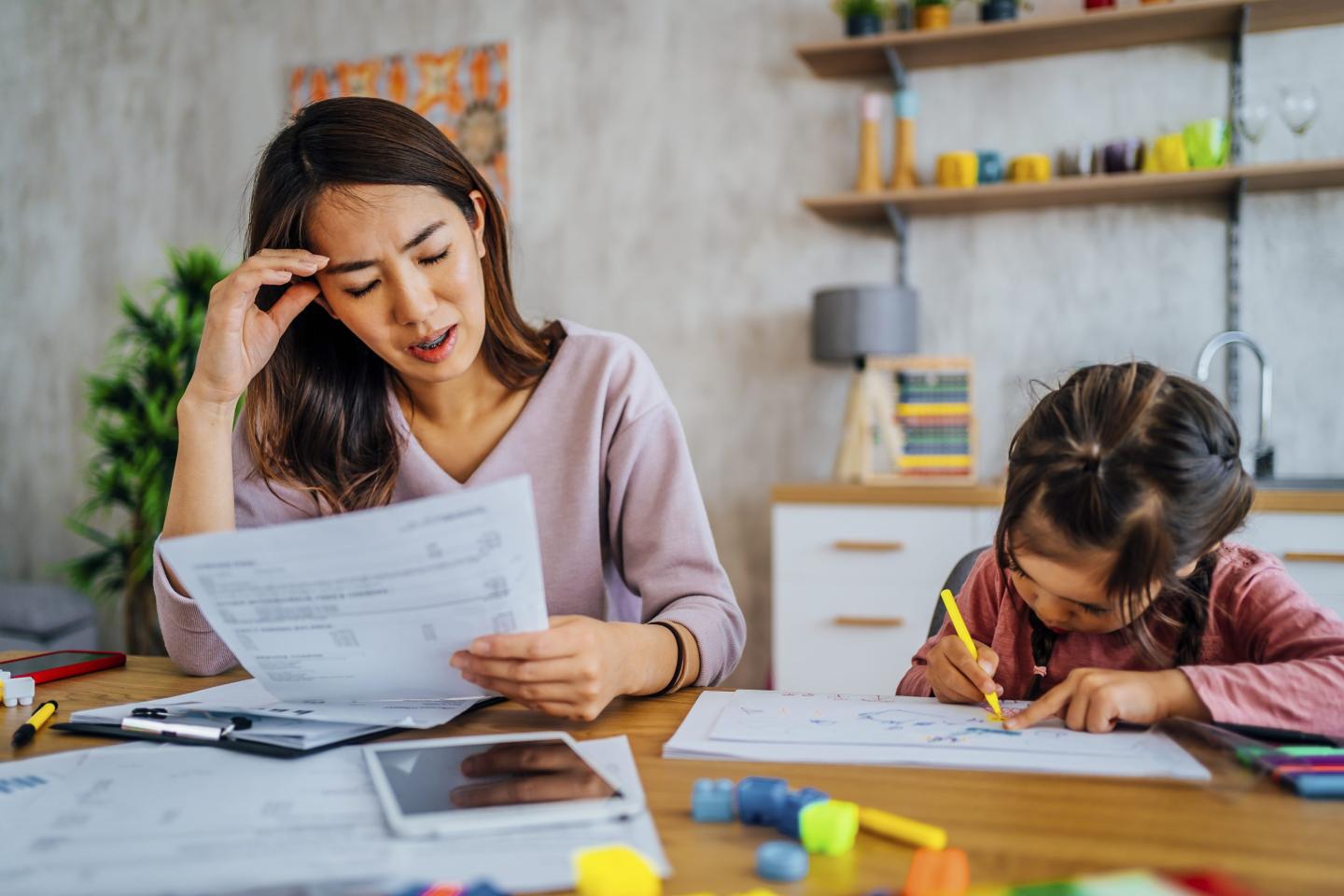 Not a single mother can escape the ‘motherhood penalty’—even breadwinners, new study finds