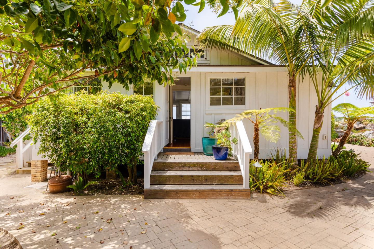 Ashton Kutcher and Mila Kunis are the latest celebs to list their home on Airbnb—take a look inside