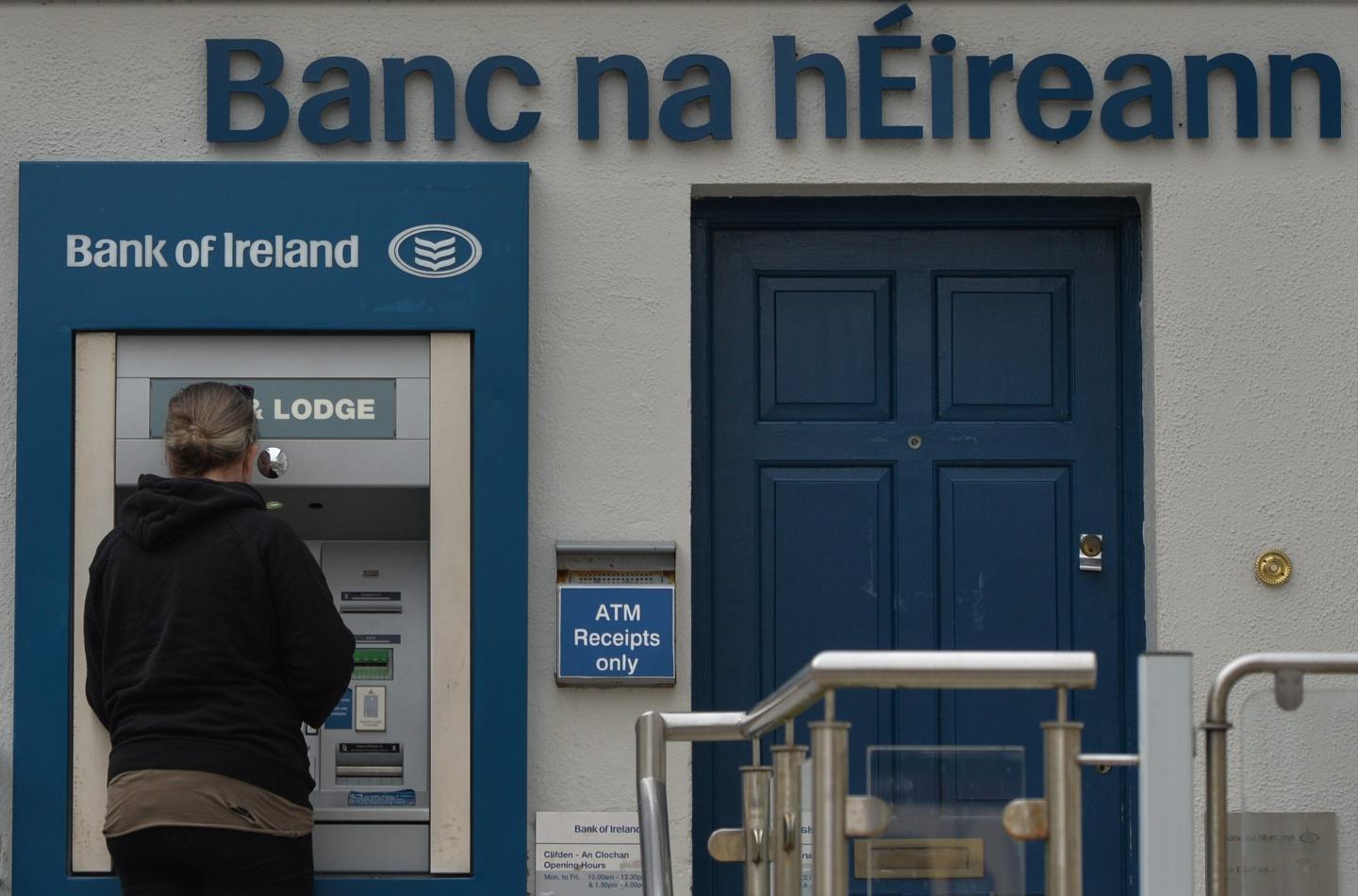 Irish bank glitch let customers pull out large sums of ‘free money’—sparking huge run on ATMs
