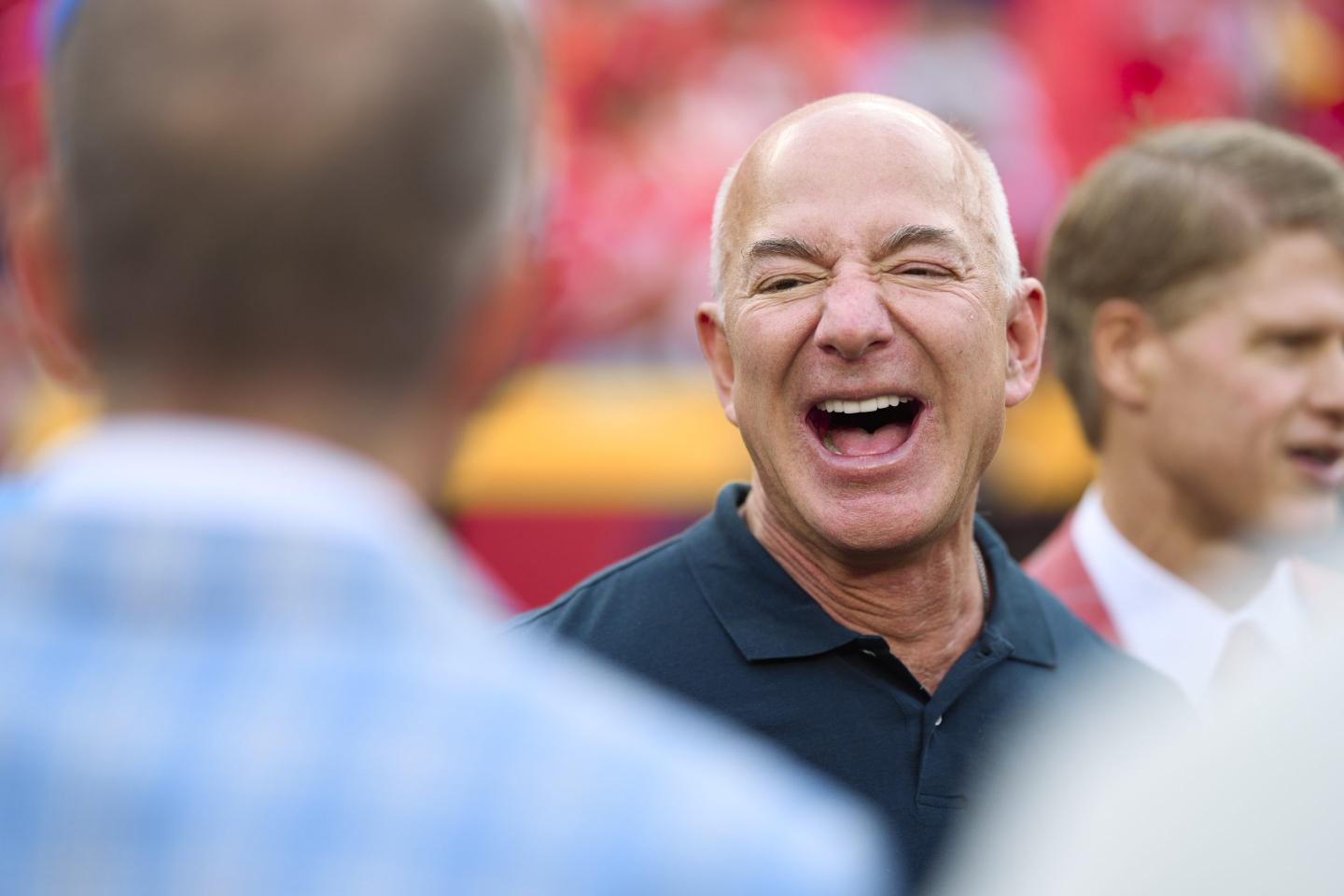Jeff Bezos just bought a $68 million mansion on an island near Miami known as ‘Billionaire Bunker’ where the super wealthy rub shoulders