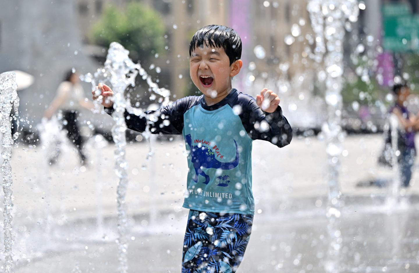 Korea is so hot workers are being given ice vests to cool down
