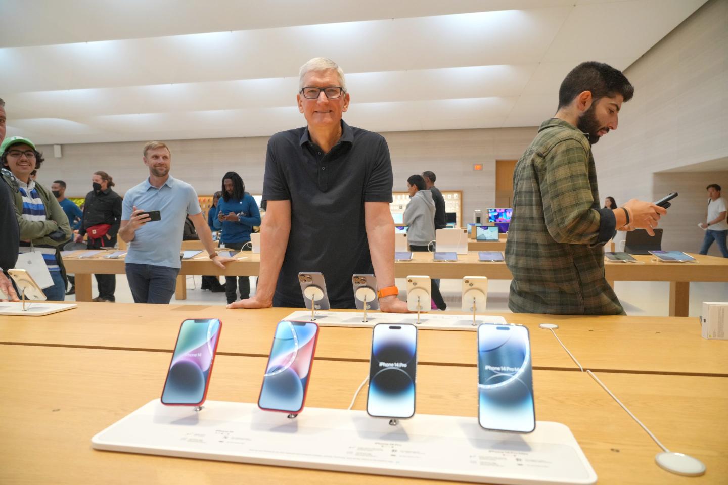 Apple is having an identity crisis that just cost the company $90 billion in market value