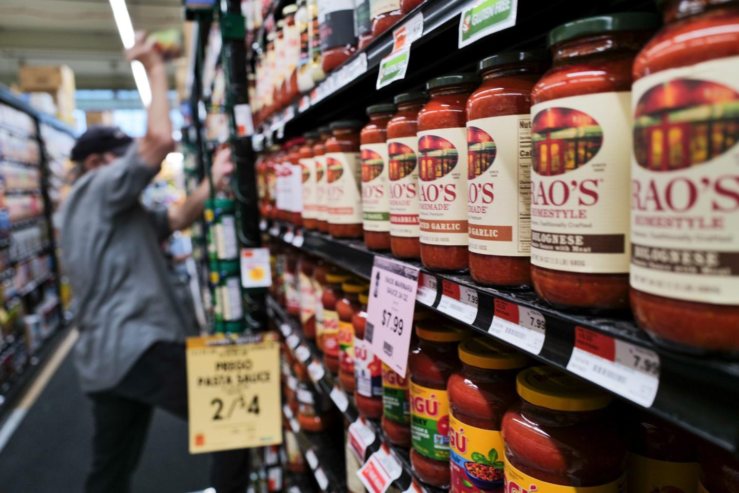 Rao's pasta sauce on a shelf in a grocery store.