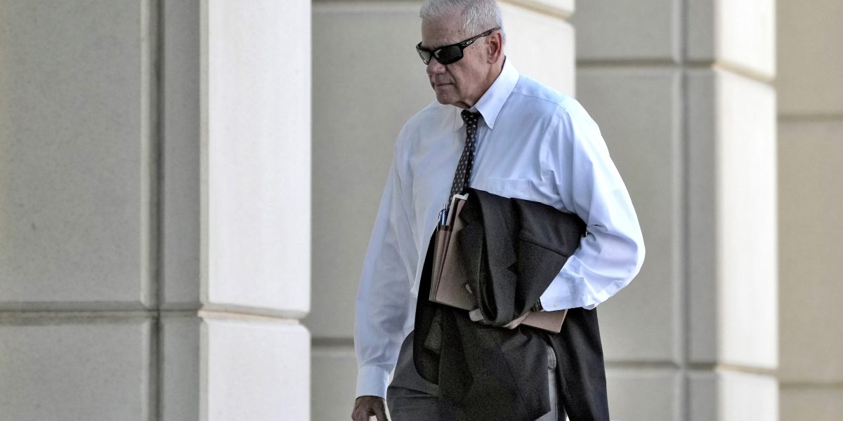 Top cocaine prosecutor hands cop business card during DUI | Fortune