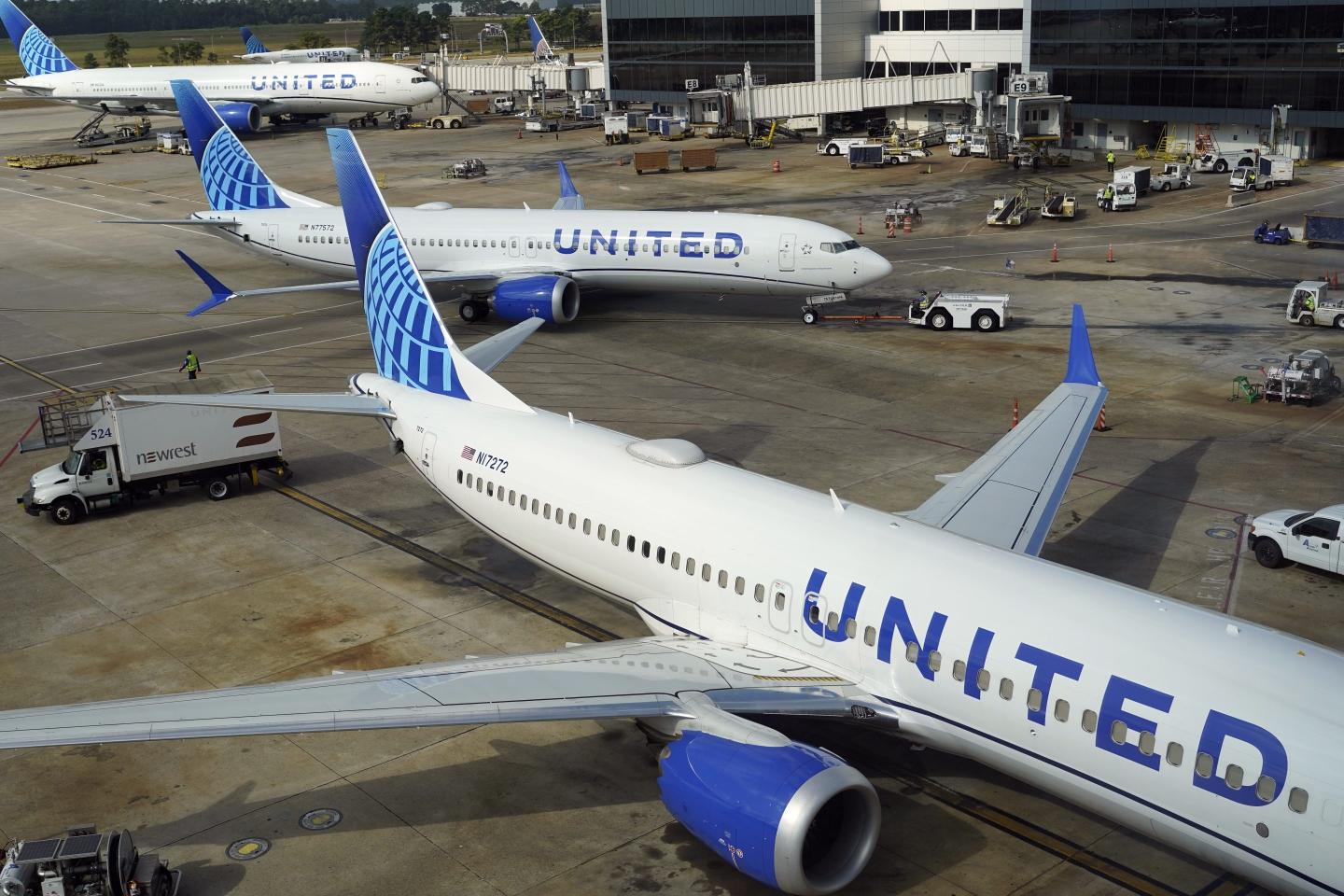 United Airlines halt of all flight departures nationwide was caused by a software update