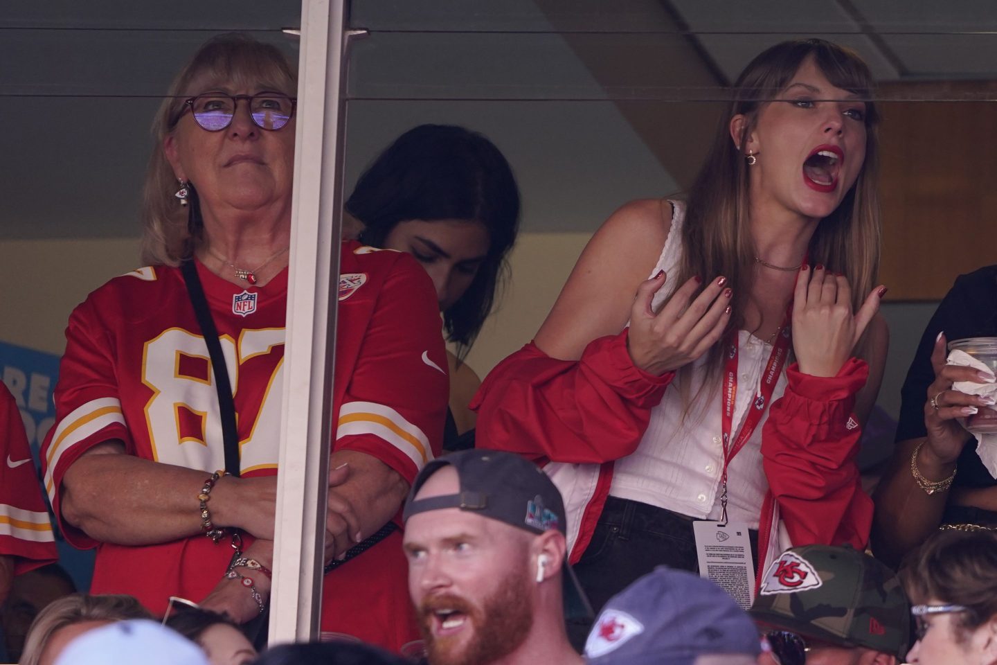 Taylor Swift, Donna Kelce