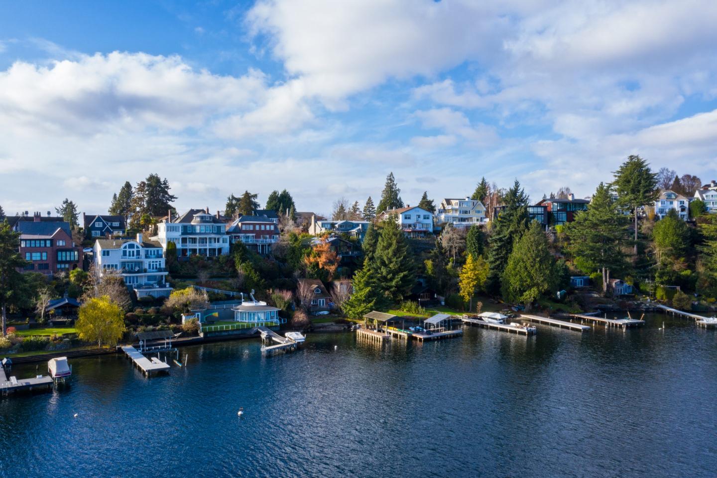 A tale of 2 housing markets: The red-hot bottom and ice-cold top