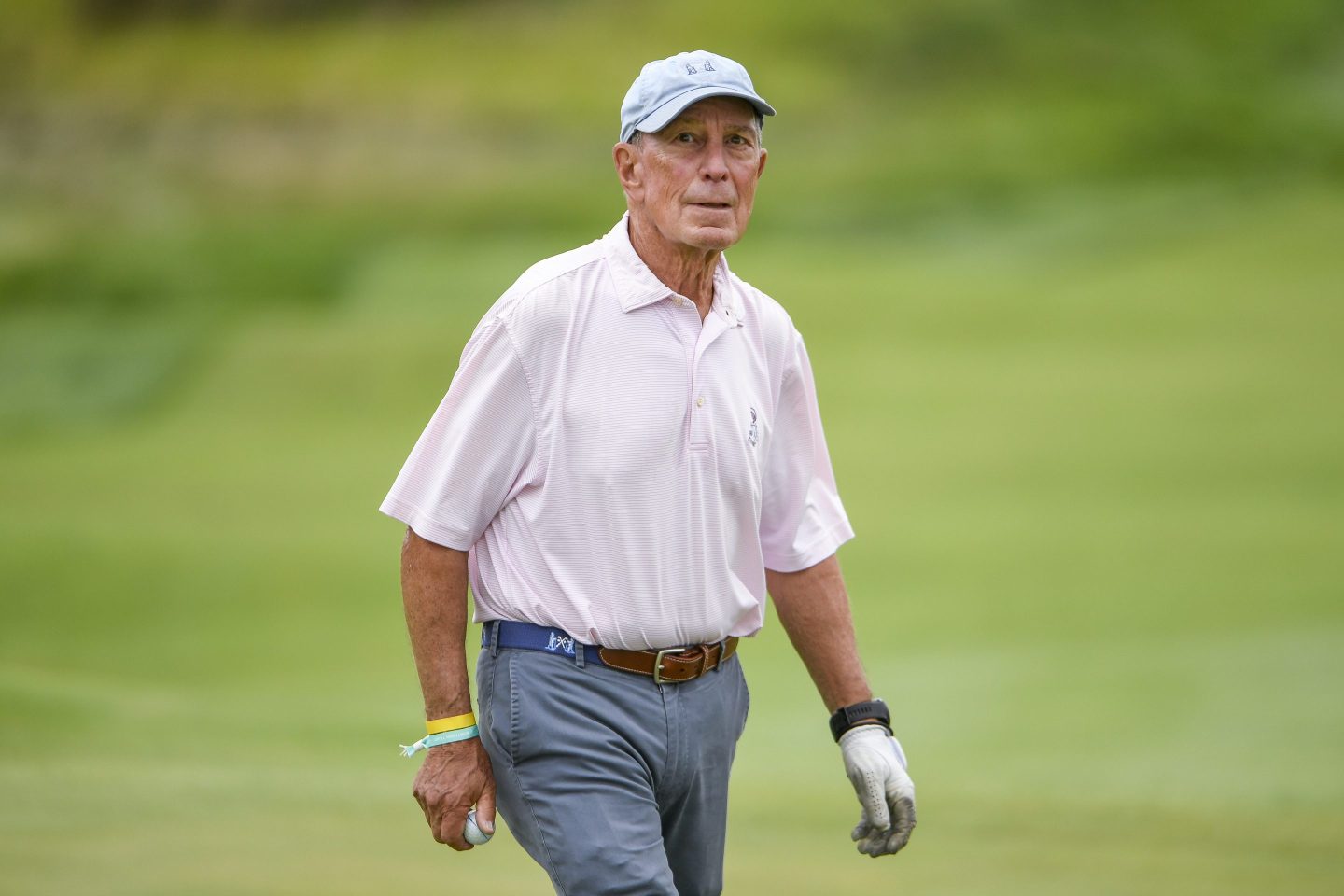 Mike Bloomberg golfing