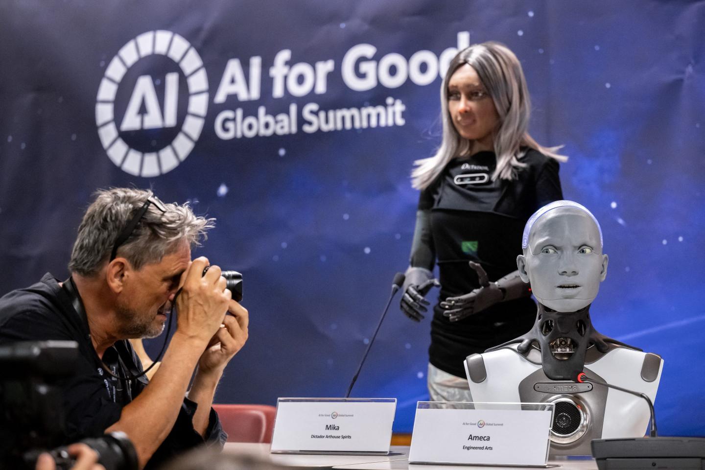 Mika robot