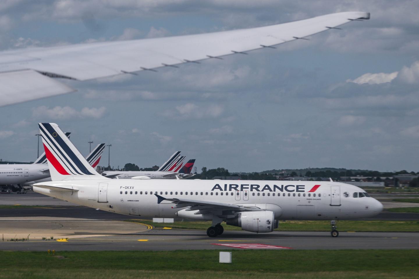 Fake components went into 68 jet engines, including ones on Boeing 737 and Airbus A320 planes, says lawsuit