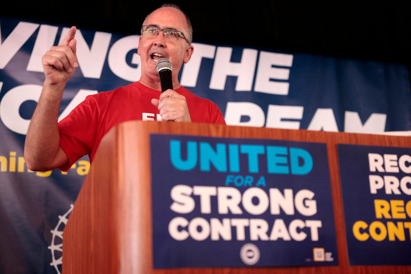 Ahead of possible strike, auto workers accuse Stellantis, GM of stonewalling negotiations