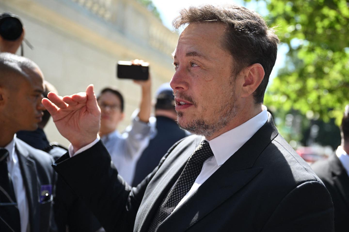 Elon Musk tells senators AI is a double-edged sword that can do good—but also destroy civilization