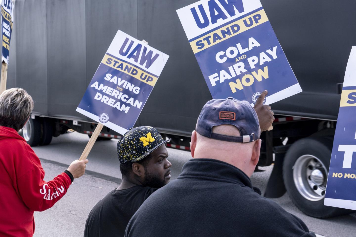 United Auto Workers Hold Limited Strikes As Contract Negotiations Expire