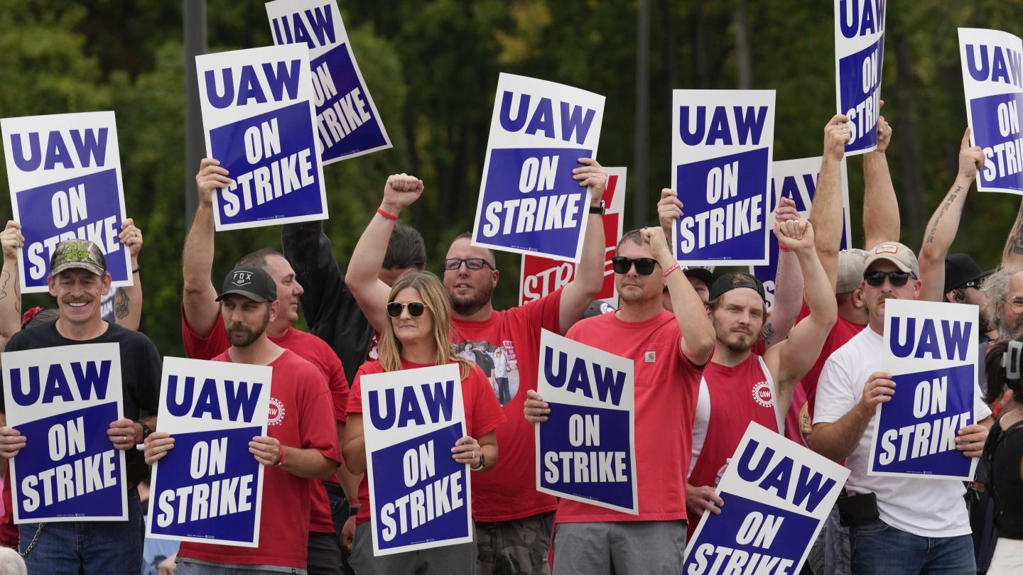 Striking UAW workers have 4 times as much support from Americans than the Big 3 Detroit carmakers they’re picketing