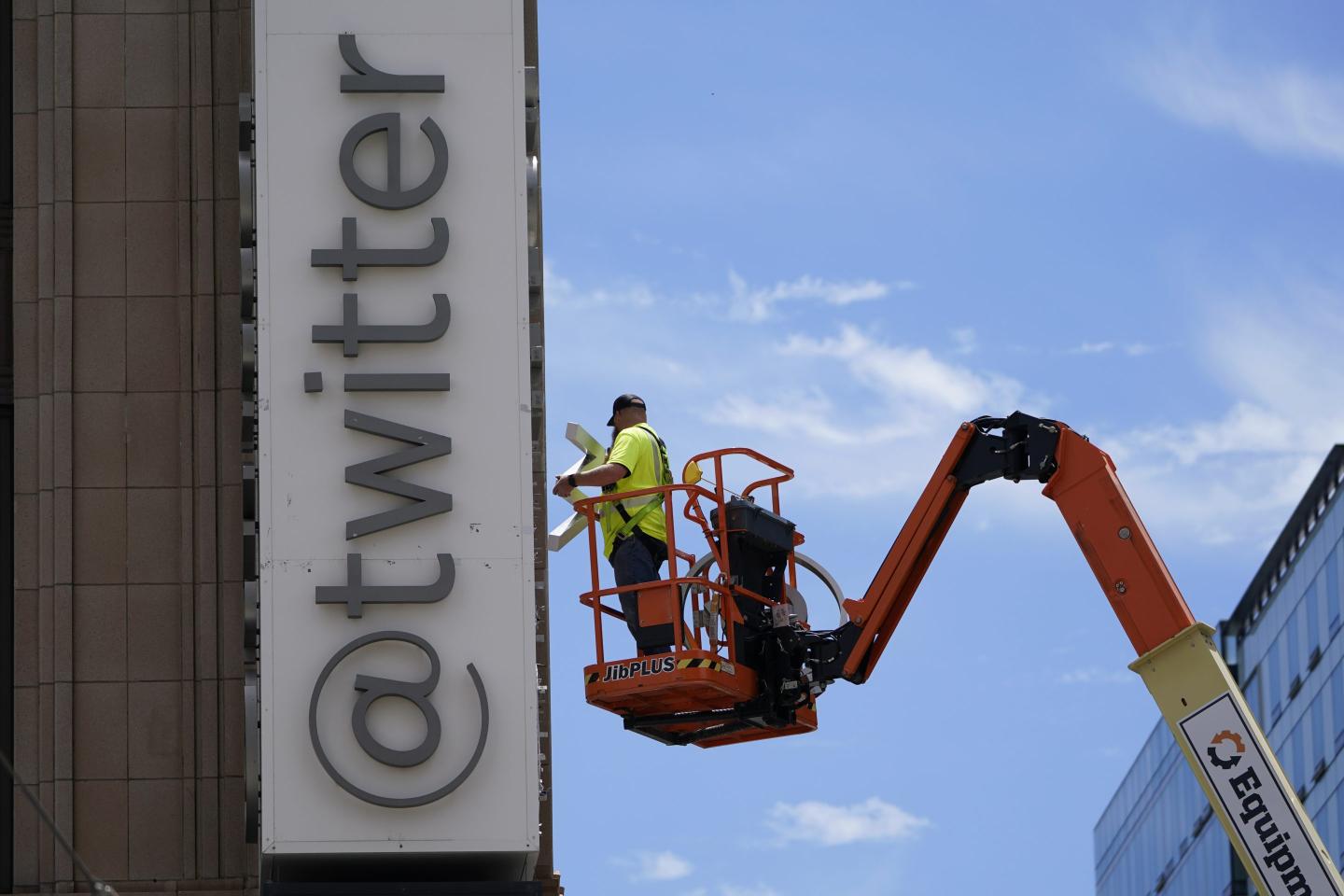 Twitter’s first year under Elon Musk: Ad revenue in free fall, fights with the EU over false news, and finally hiring a long-awaited CEO