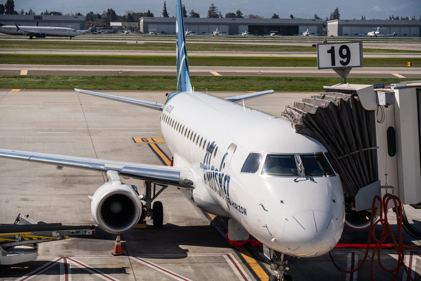 Alaska Horizon Air jet. 