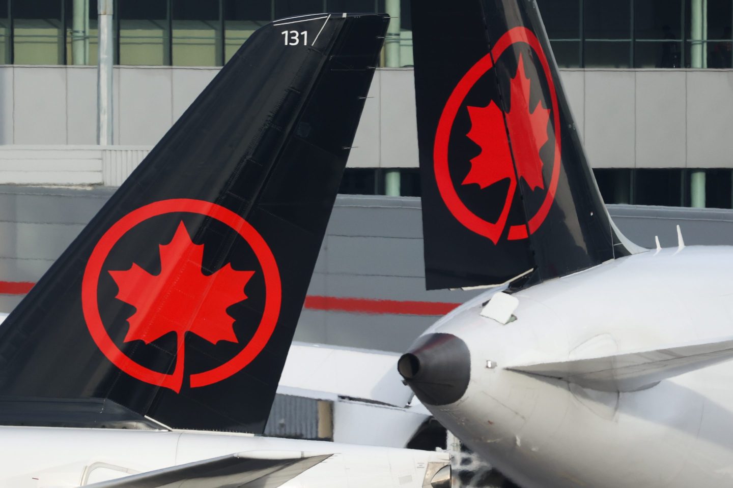 Air Canada is being sued for the theft of gold and cash that it was transporting.