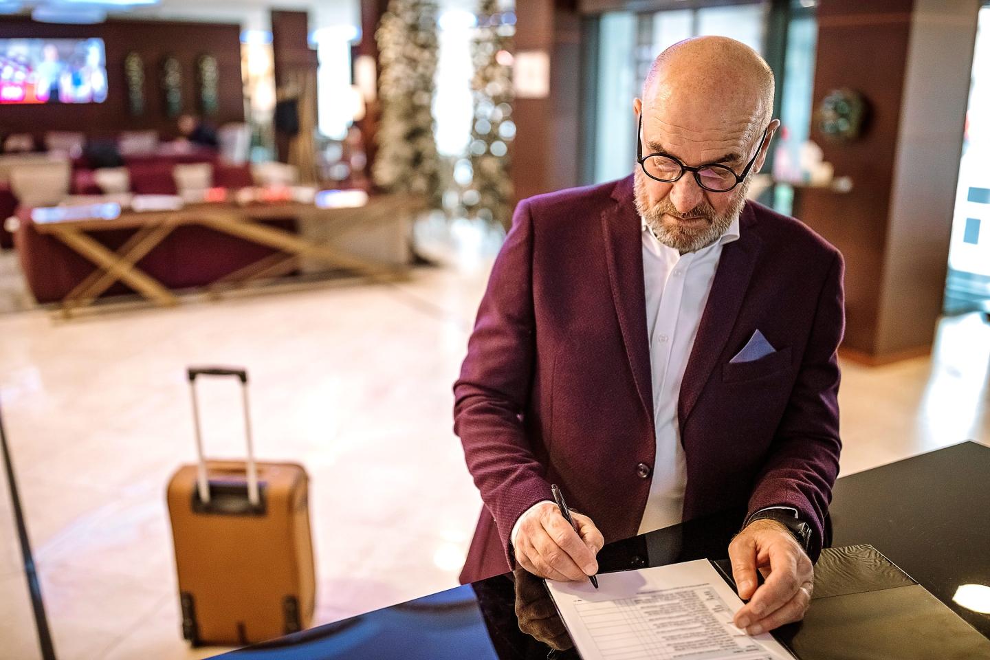 ‘The customer is the loser’ in the new hotel industry, where the rooms are dirtier, the prices are higher and you’re getting less service, analyst says