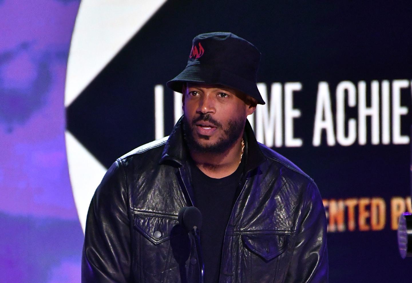 Actor Marlon Wayans says he’s the victim of discrimination by a United Airlines gate agent and is being unfairly prosecuted for it