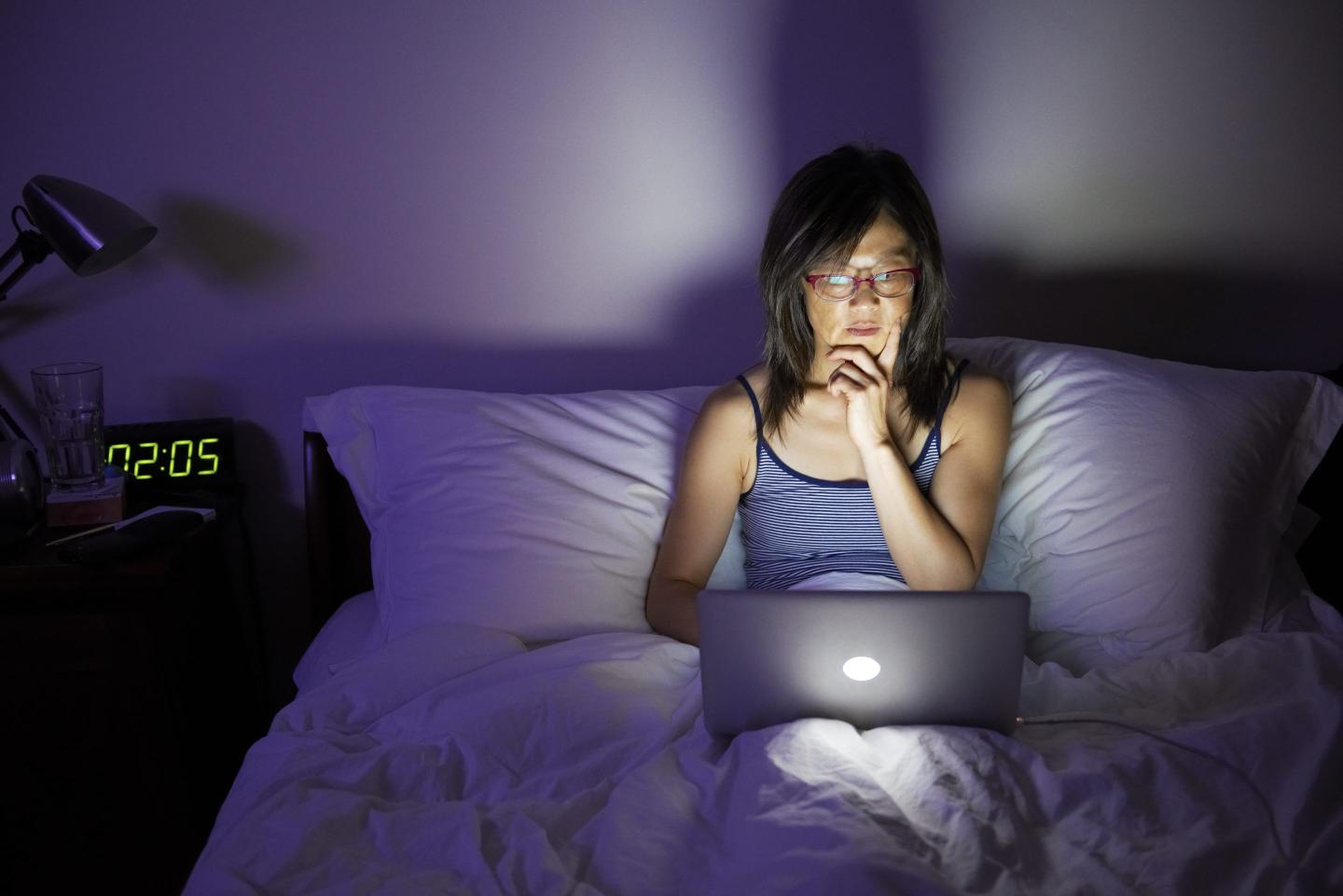 If you wake up before your alarm, should you head back to bed or get an early start on the day? The best answer depends on a few factors, experts tell Fortune, but generally leans toward heading back to bed.
