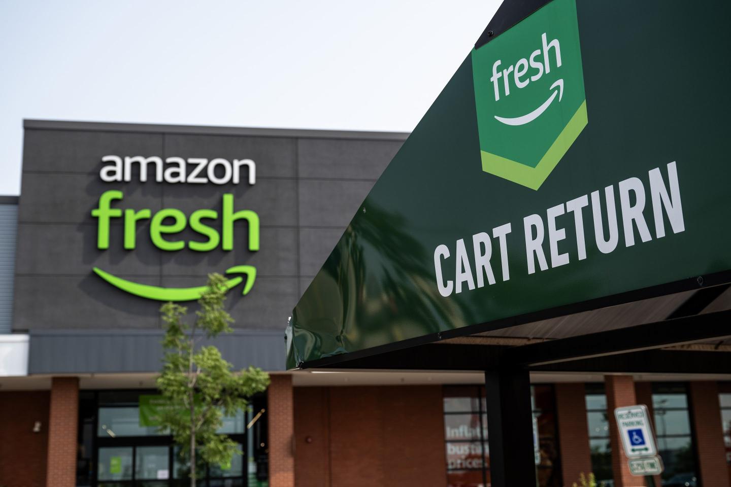 Amazon is reducing the threshold for free grocery deliveries. 