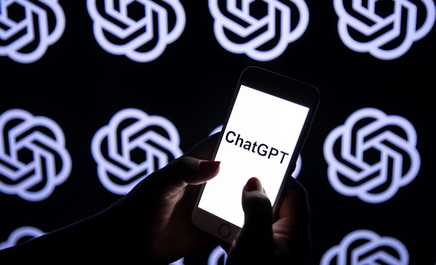 ChatGPT plugs into the internet’s real-time data firehose—again