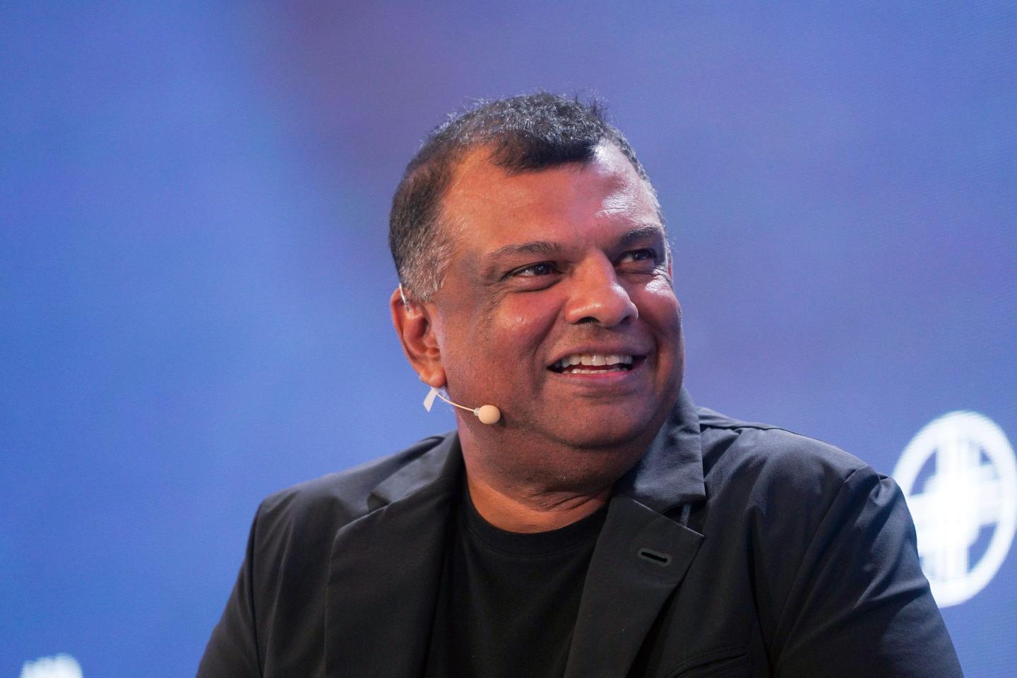 An outspoken airline chief combined a massage and a meeting—then posted a shirtless photo to LinkedIn