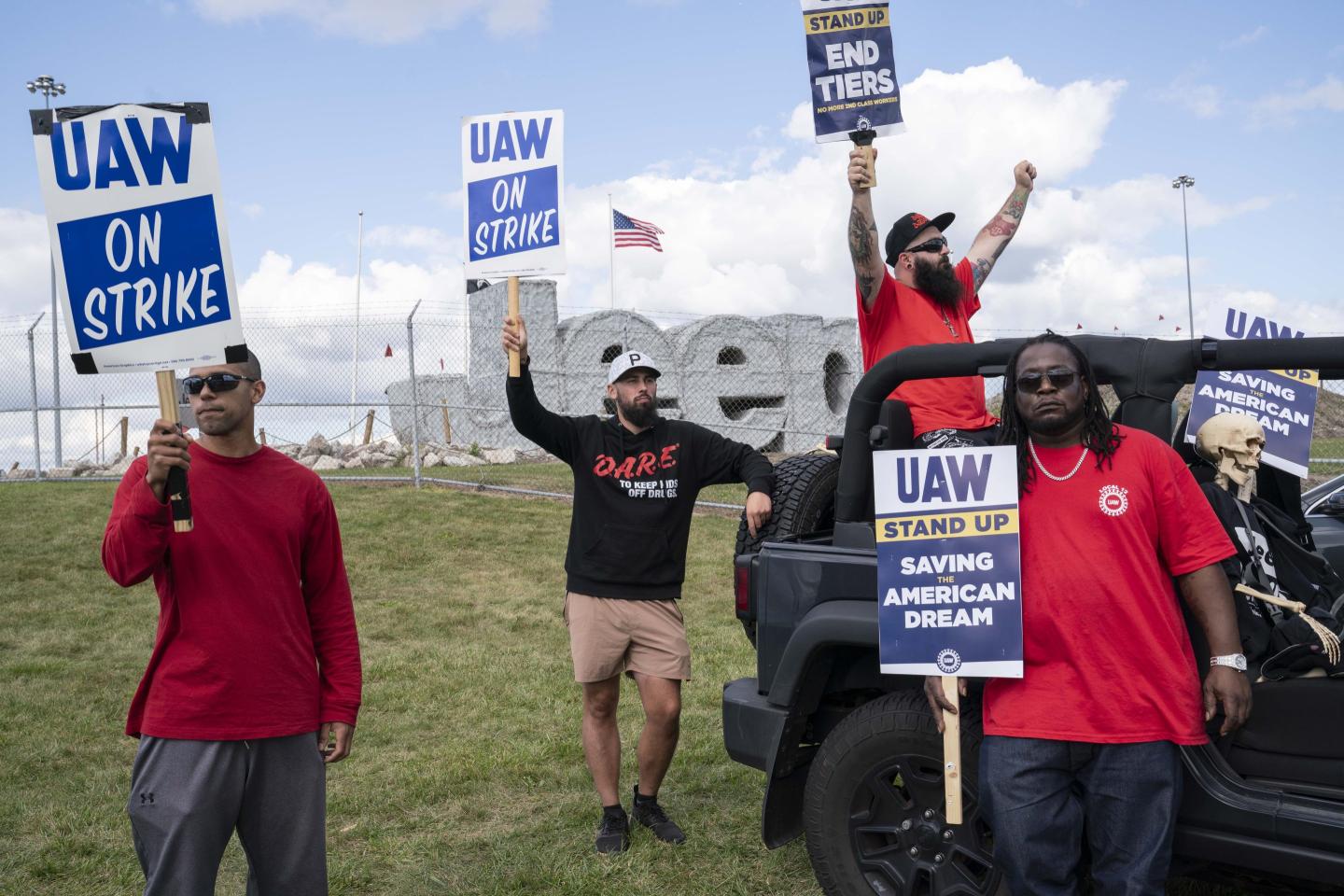 United Auto Workers Hold Limited Strikes As Contract Negotiations Expire