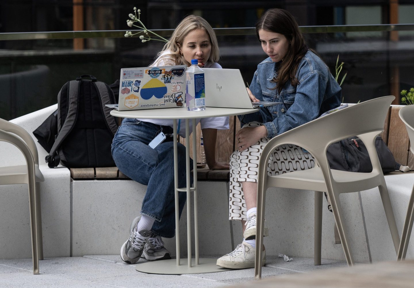 Employees work on an outdoor terrace at the new Amazon headquarters in Arlington, Virginia, on Sep. 20.