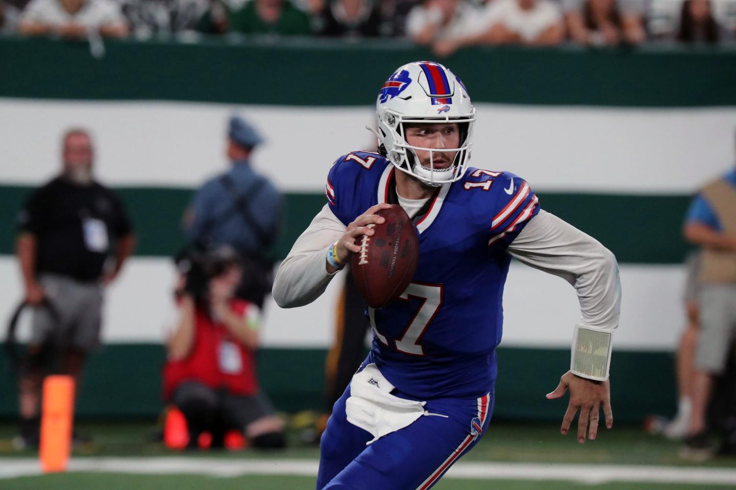 How to watch the NFL’s Week 6 of the 2023-2024 season live online for free—and without cable