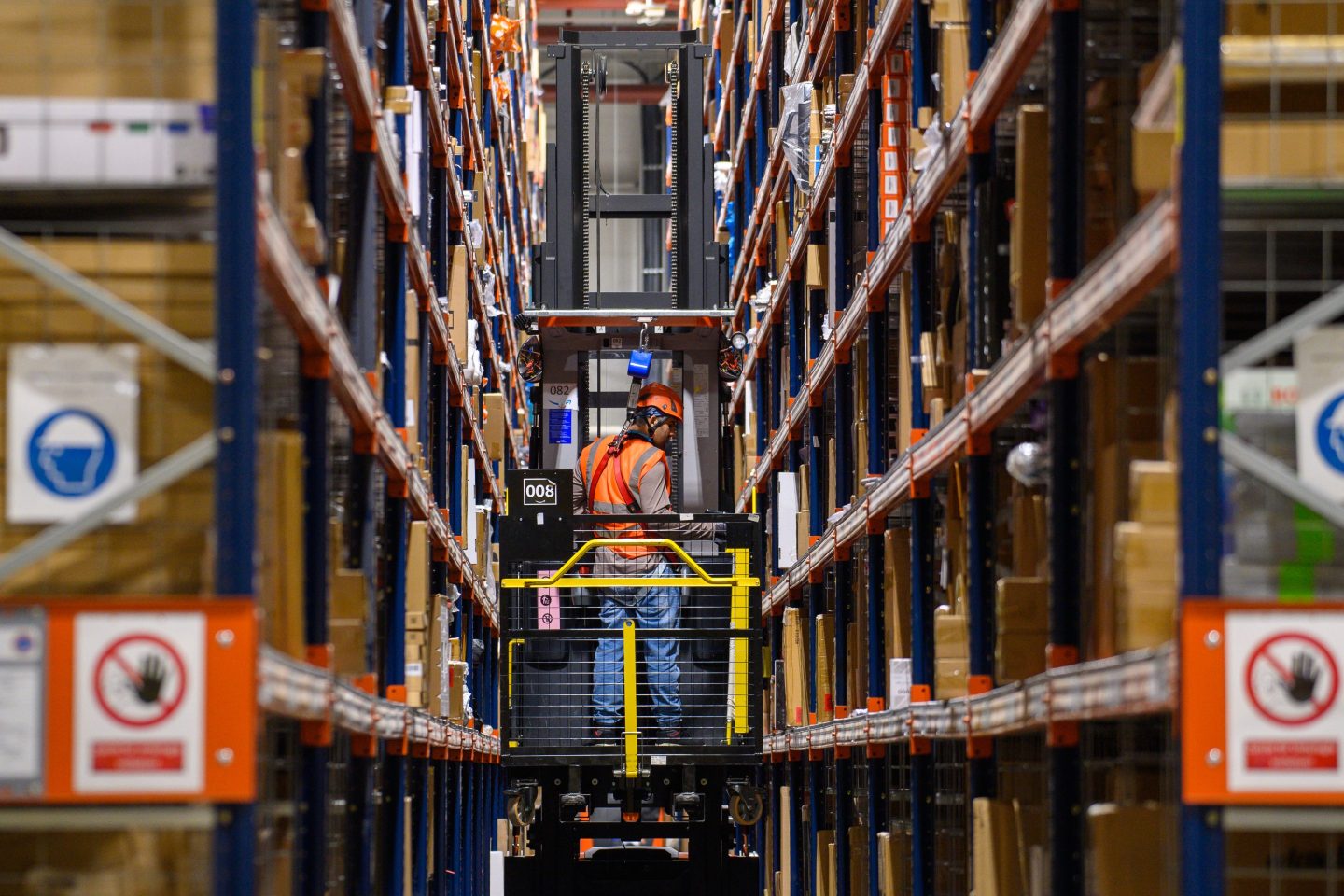 PRODUCTION &#8211; 07 September 2023, Saxony-Anhalt, Sülzetal: A forklift truck drives through high shelves in which goods are stored at the Amazon logistics center in Sülzetal. Amazon is specifically recruiting members of the German armed forces. For some time now, the mail order company has been explicitly advertising its &#8220;Military Recruitment Program&#8221; to attract military personnel as employees. In times of a shortage of skilled workers, this is a field that is apparently becoming increasingly interesting for other companies as well. (to dpa: &#8220;Recruits for the free economy &#8211; companies rely on soldiers&#8221;) Photo: Klaus-Dietmar Gabbert/dpa (Photo by Klaus-Dietmar Gabbert/picture alliance via Getty Images)