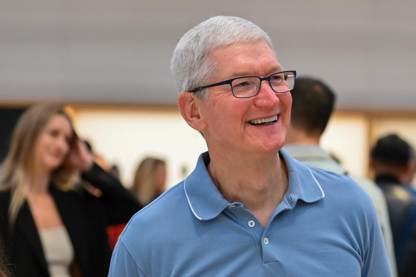Tim Cook crashes a Chinese e-sports tournament as Apple faces competition and censorship in its most important non-U.S. market