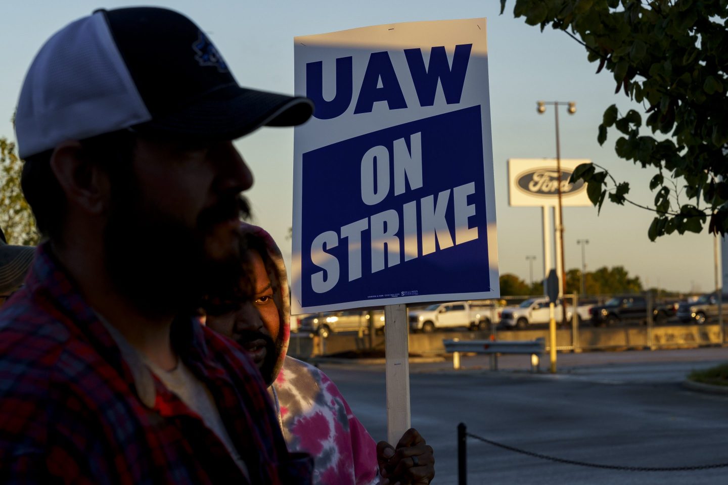 LOUISVILLE, KENTUCKY &#8211; OCTOBER 14: Factory workers and UAW union members form a picket line outside the Ford Motor Co. Kentucky Truck Plant in the early morning hours on October 14, 2023 in Louisville, Kentucky. UAW leadership announced that the Kentucky Truck Plant would be the latest automotive manufacturing facility to join the nationwide strike. (Photo by Michael Swensen/Getty Images)