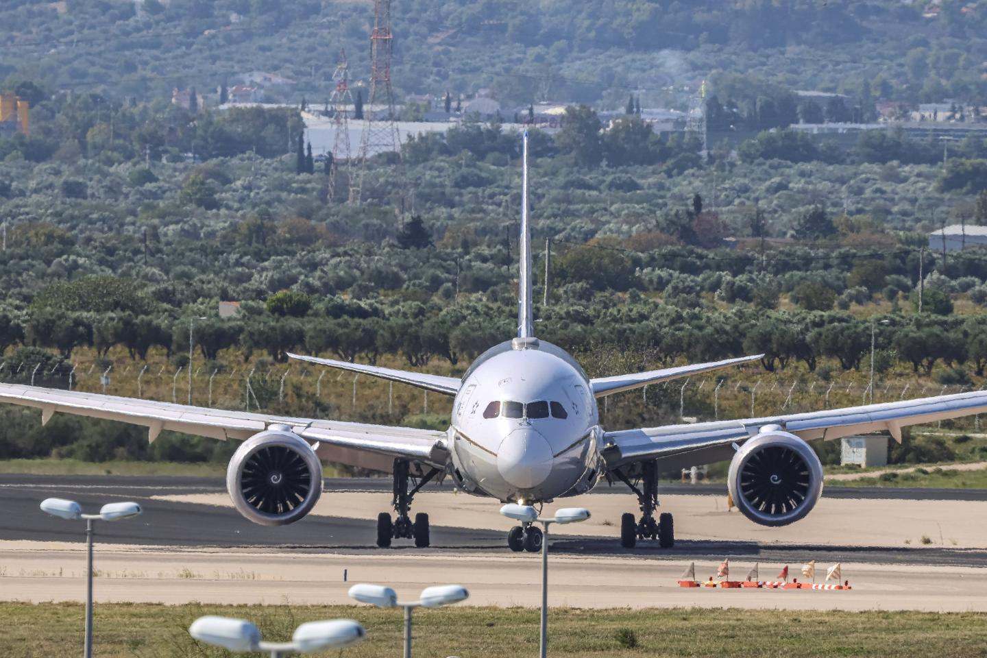 A pilot has been indicted for allegedly threatening to shoot the captain if the flight was diverted.
