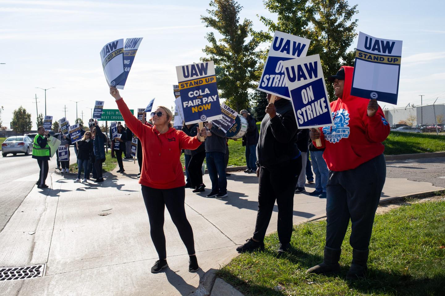 Elon Musk’s $41 billion wipeout is coinciding with a revolution in Detroit: Union workers are winning and EVs are losing