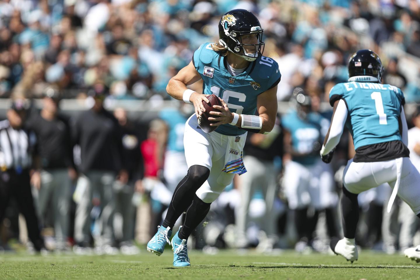 How to watch the NFL’s Thursday Night Football Week 7 of the 2023-2024 season live online for free—and without cable