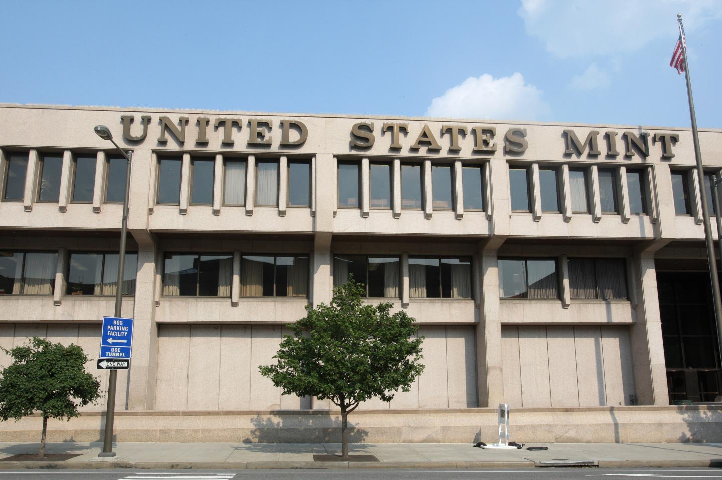 Feds charge 4 men with stealing 6 tons of dimes from a tractor-trailer leaving Philadelphia mint while the driver slept