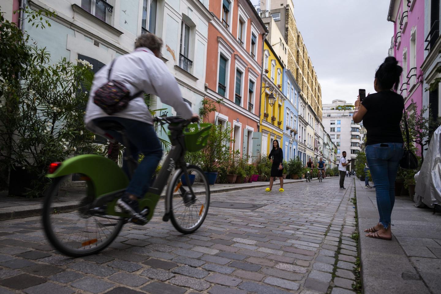 A street located in the Quinze-Vingts neighborhood in France, one of the streets most visited by tourists for its colorful houses.