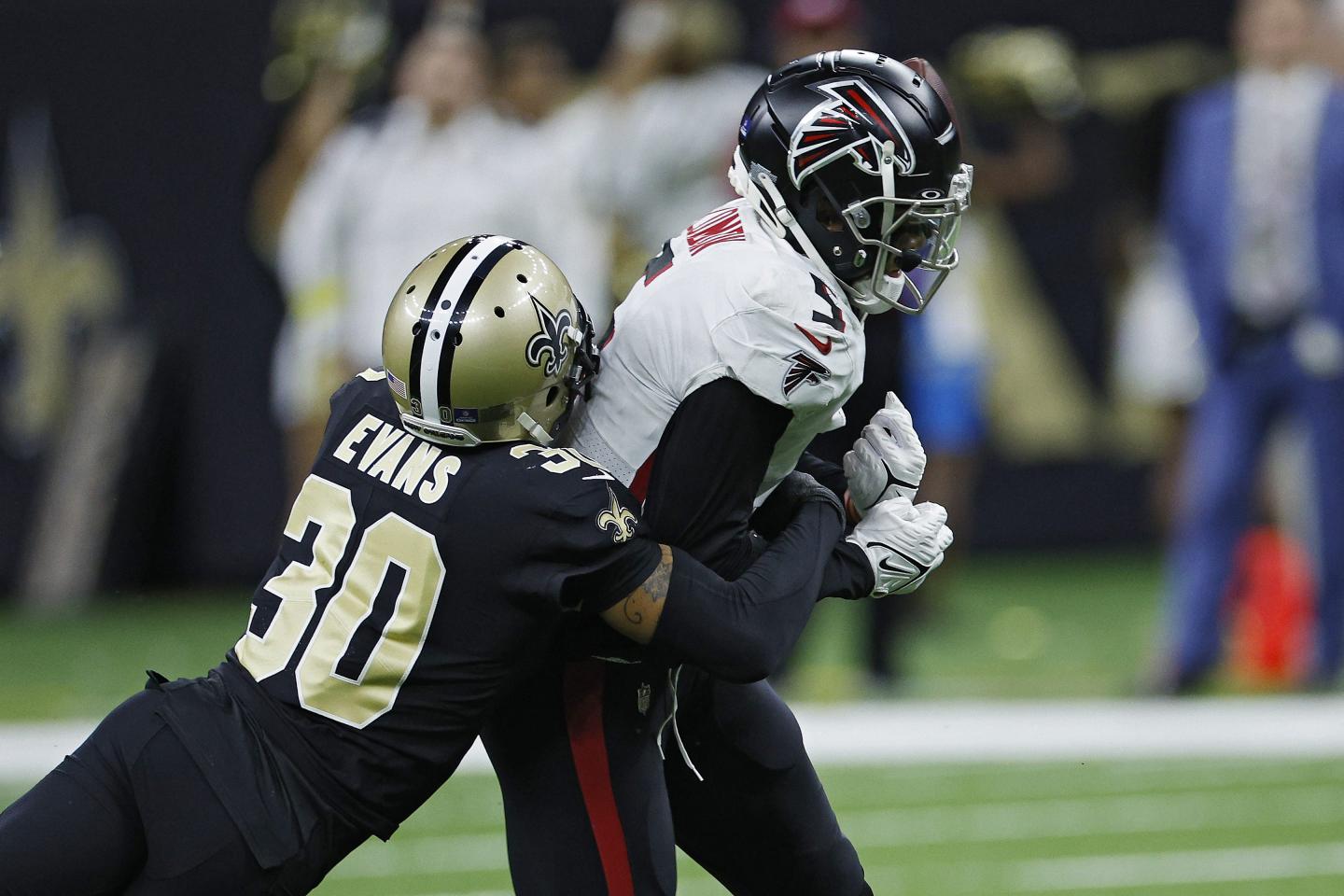 How to watch the Week 12 of the 2023-2024 NFL season live online for free—and without cable