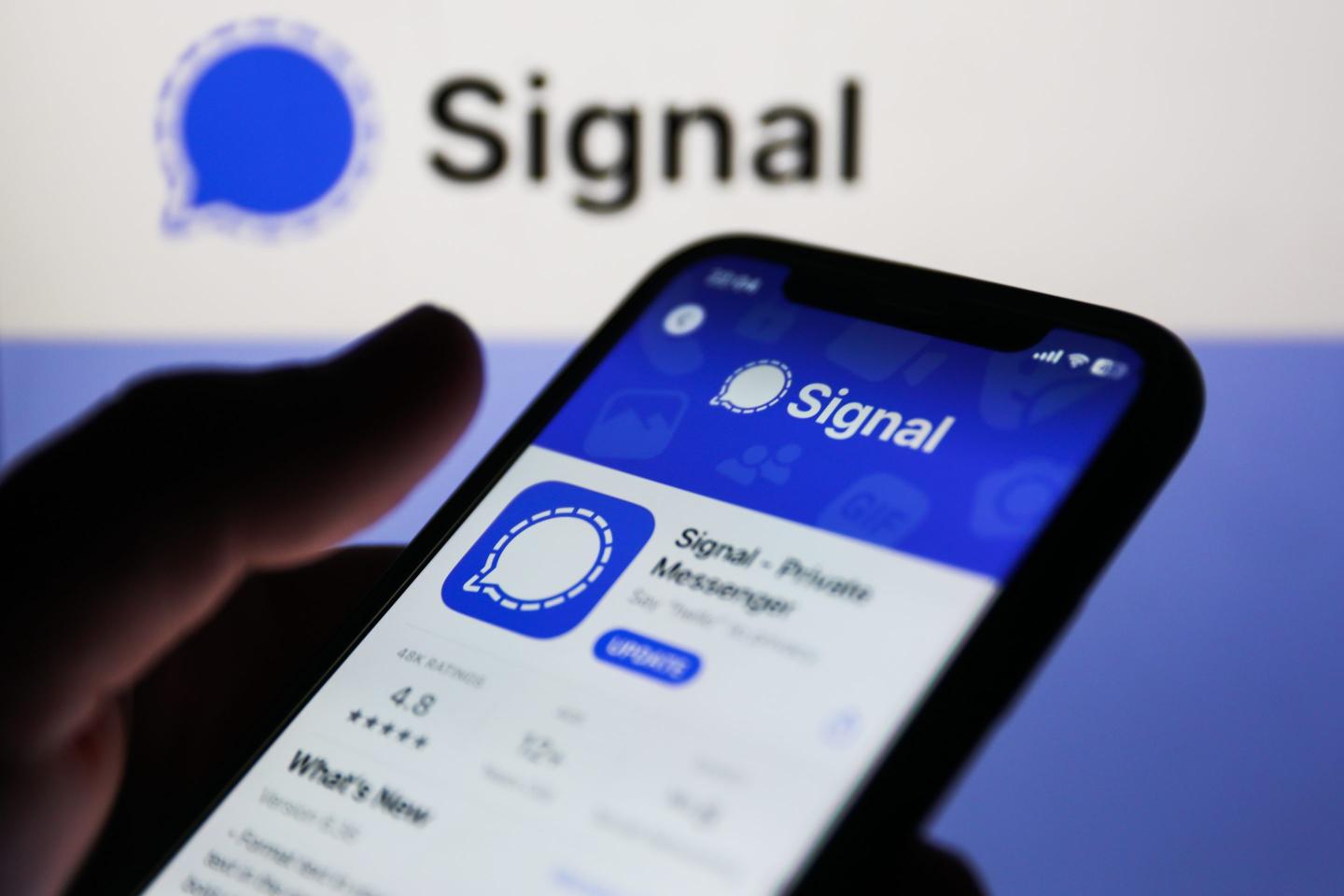 Disappearing messages on Signal and Snapchat are cause for skepticism by regulators—and parents