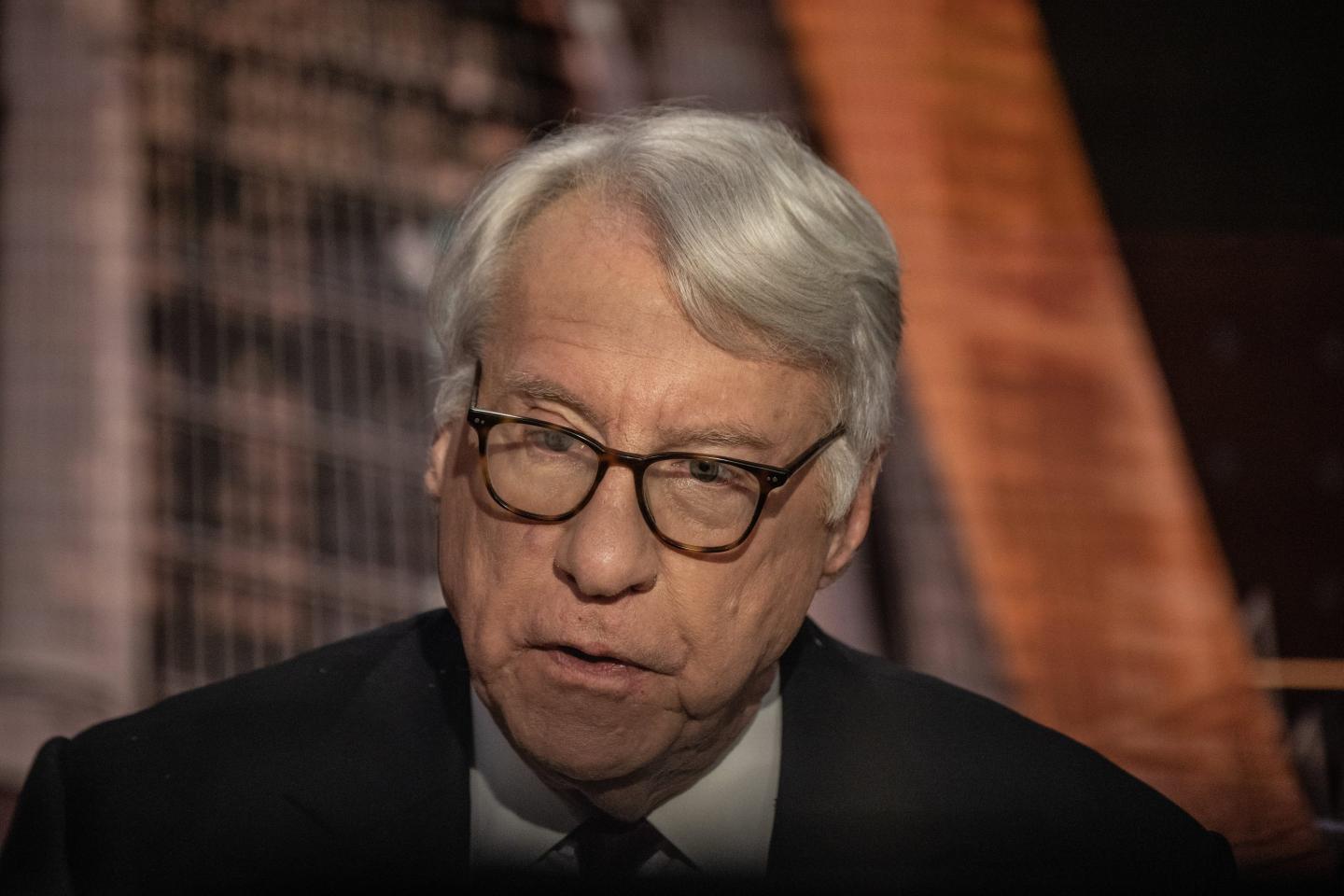 Short-seller Jim Chanos, who cashed in by betting on Enron’s infamous collapse, to close his hedge funds after 38 years