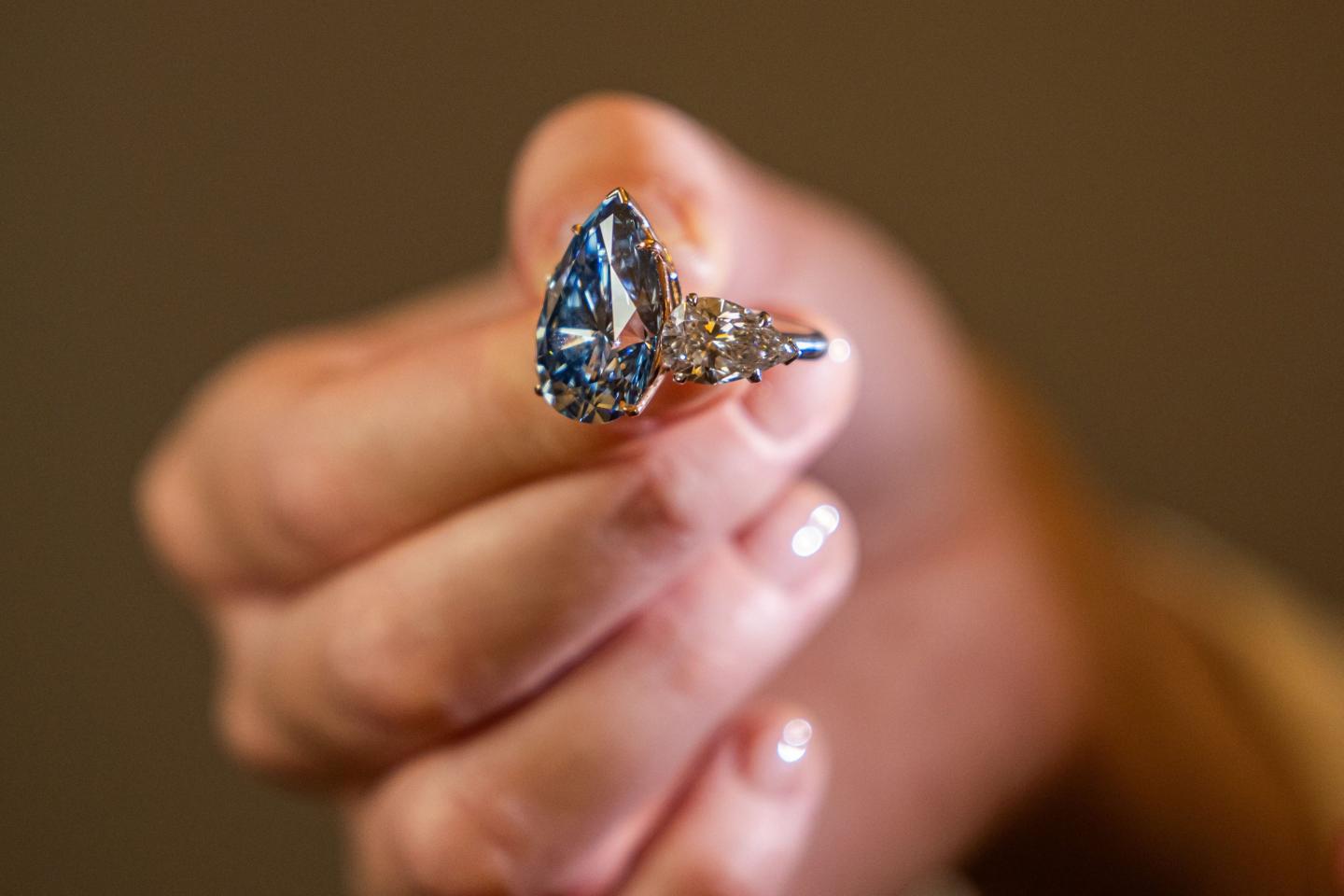 "Bleu Royal", a 17.6 carat vivid blue pear-shaped diamond.