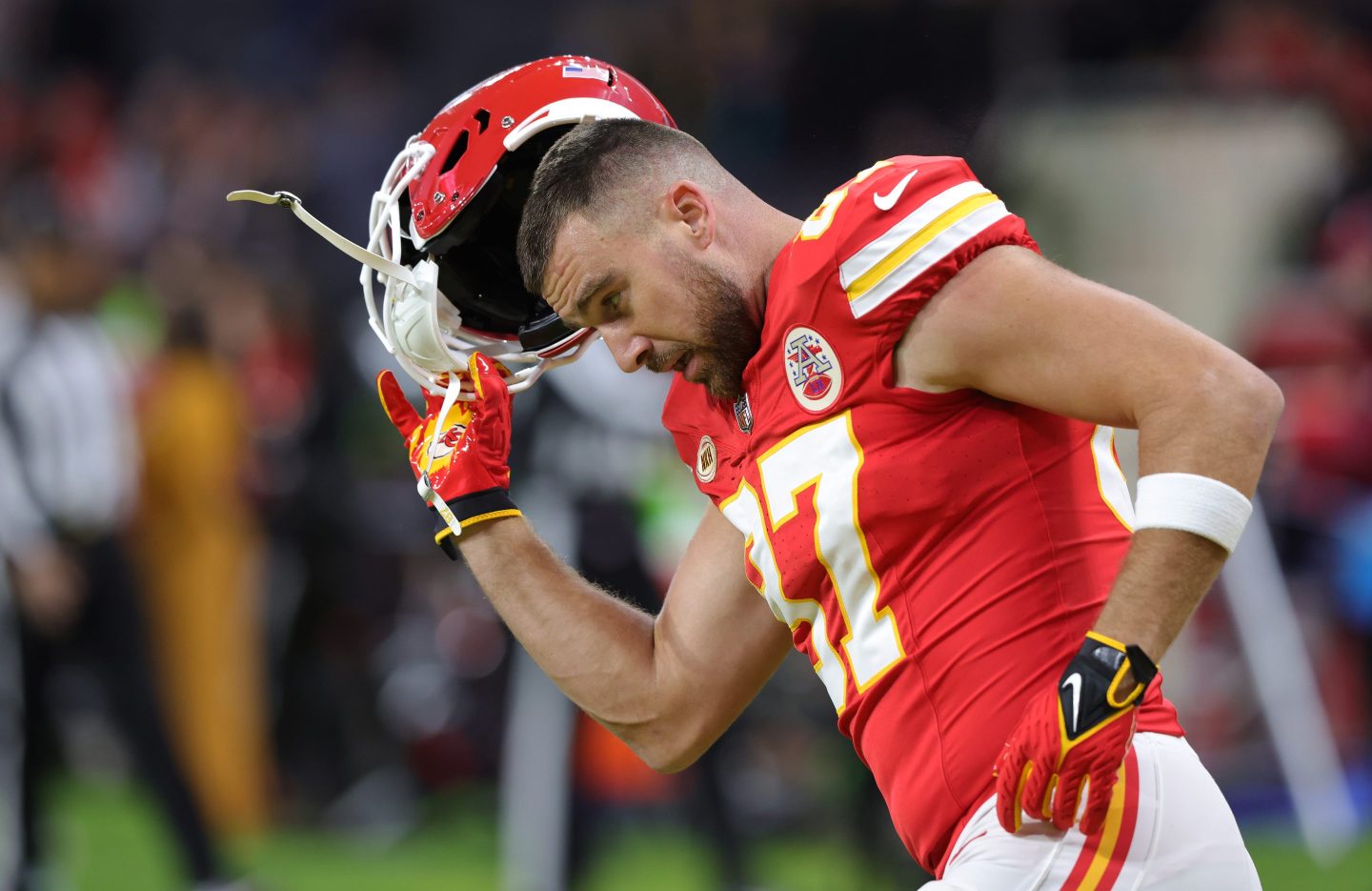 Travis Kelce and the Chiefs will take on the Jason Kelce and the Eagles Monday night.