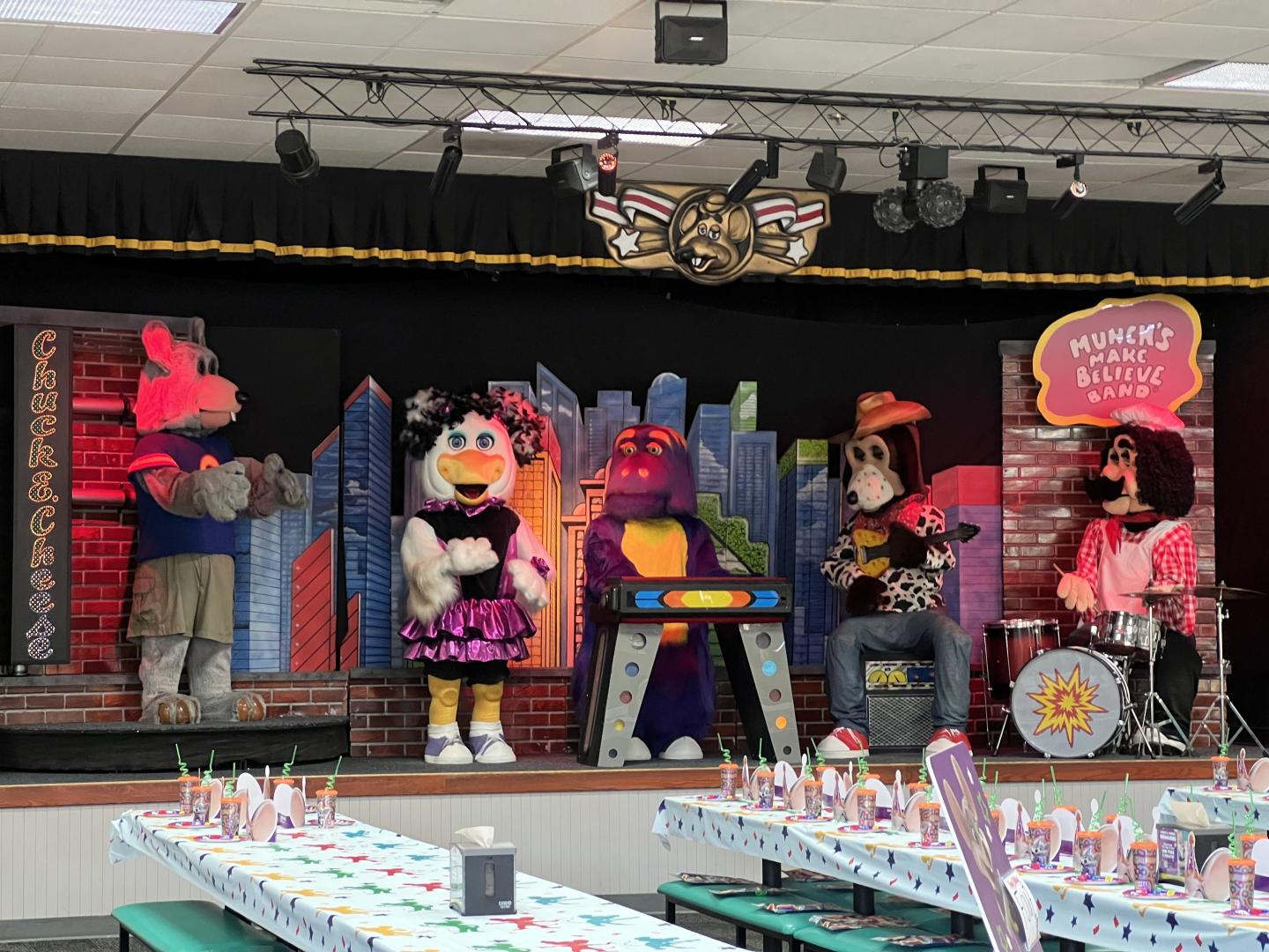 Chuck E Cheese is getting rid of its eerie animatronic bands—except in one location