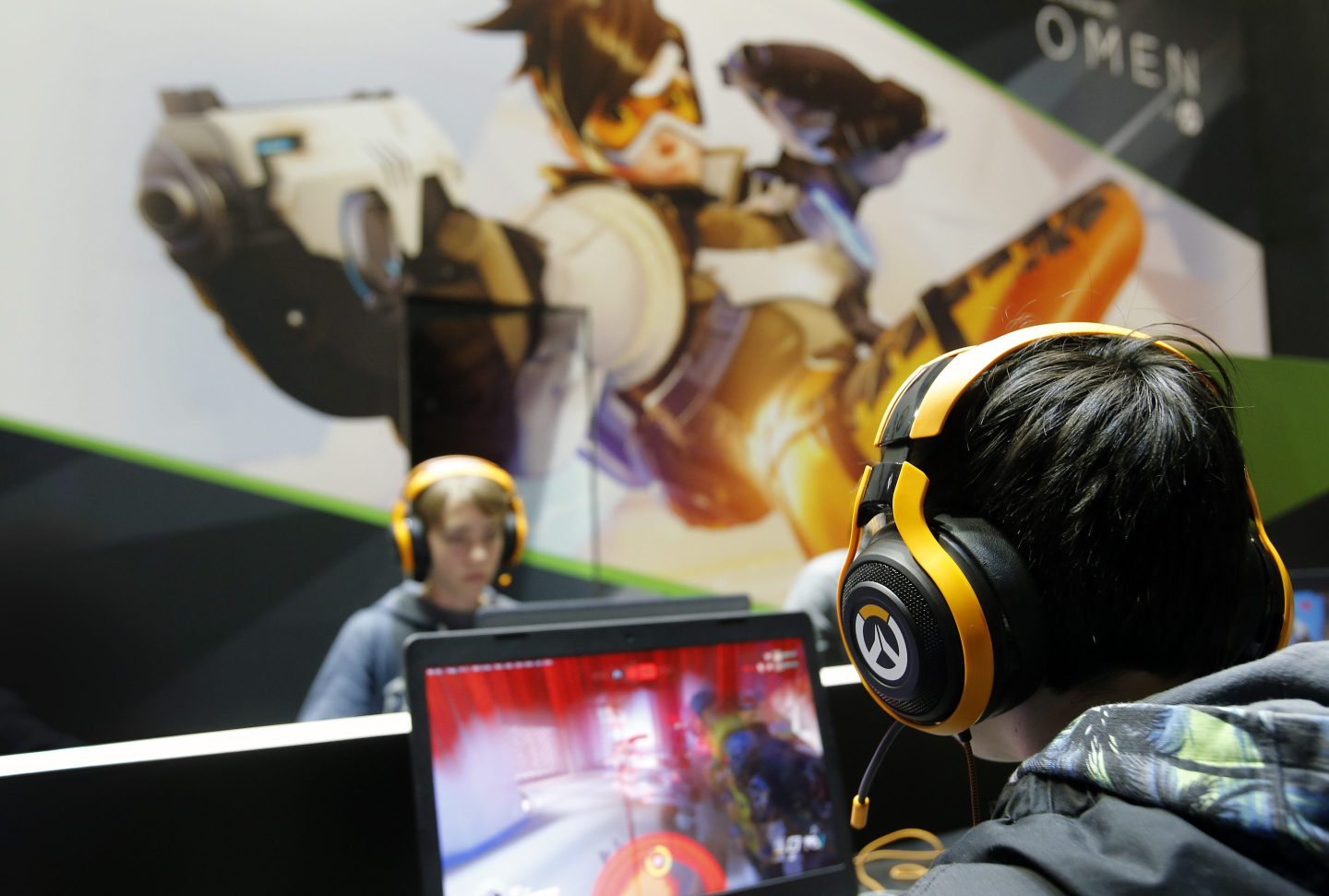 Crunchy snacks can be problematic when talking with other players online.