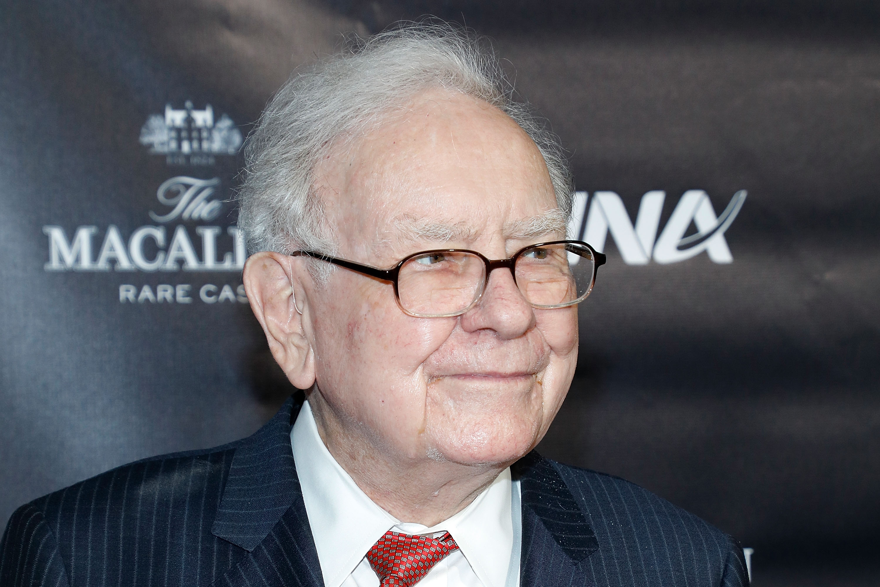 Warren Buffett is giving lots of people plenty to be thankful for this year. 