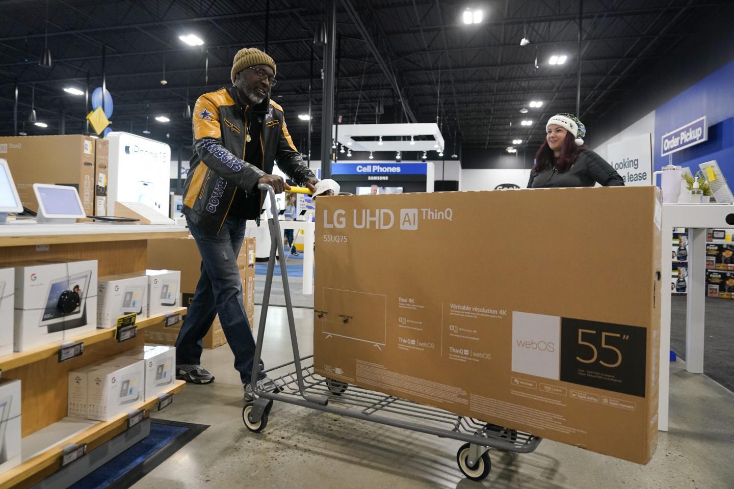 Inflation rate fell to 3.1% in November as plummeting gas prices offset rising costs of cars, insurance, and dining out