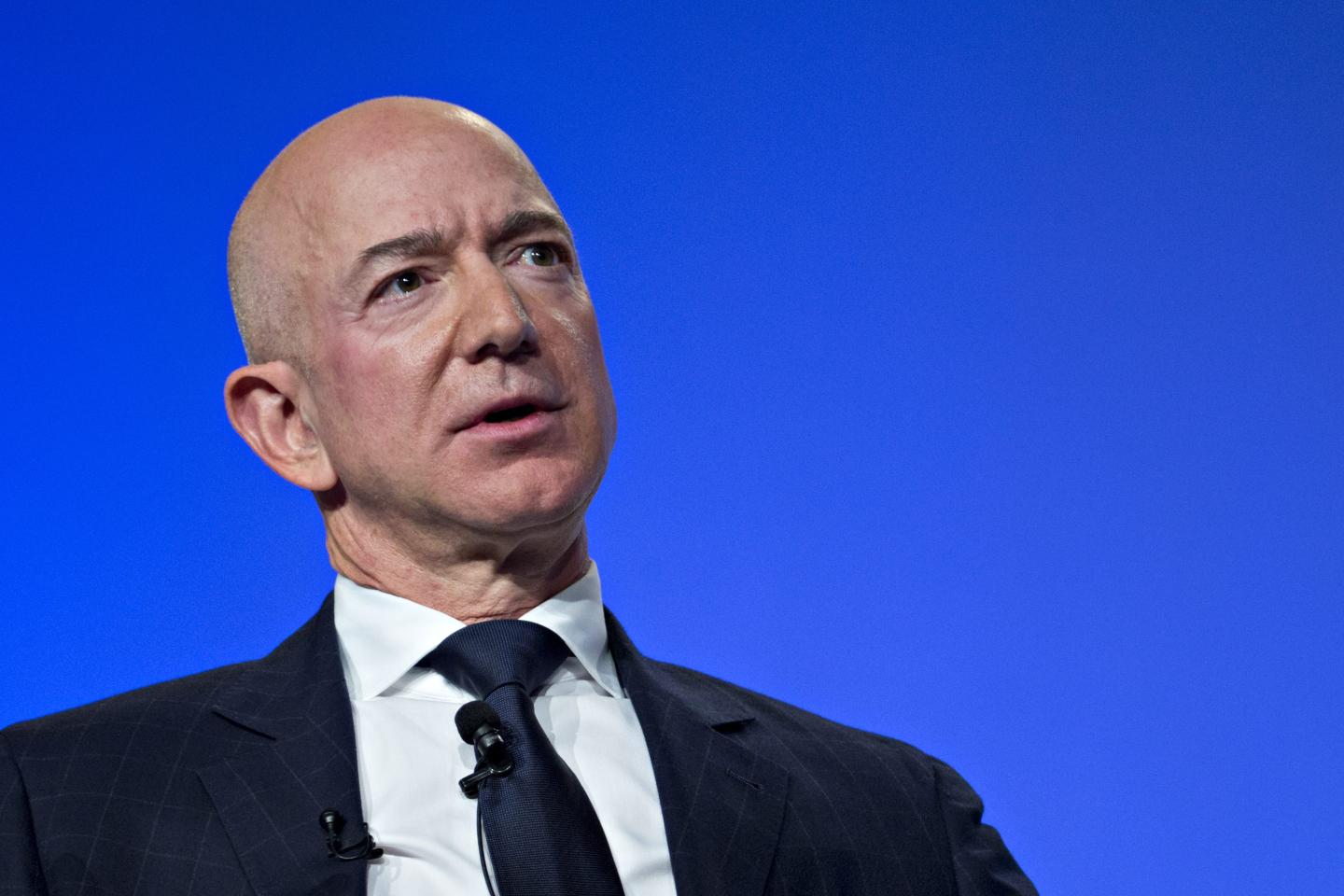 Amazon should be forced to disclose how Jeff Bezos and others were instructed to use the Signal disappearing-message app, FTC says